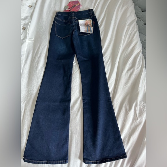 High-rise distressed flared jeans - Picture 4 of 4